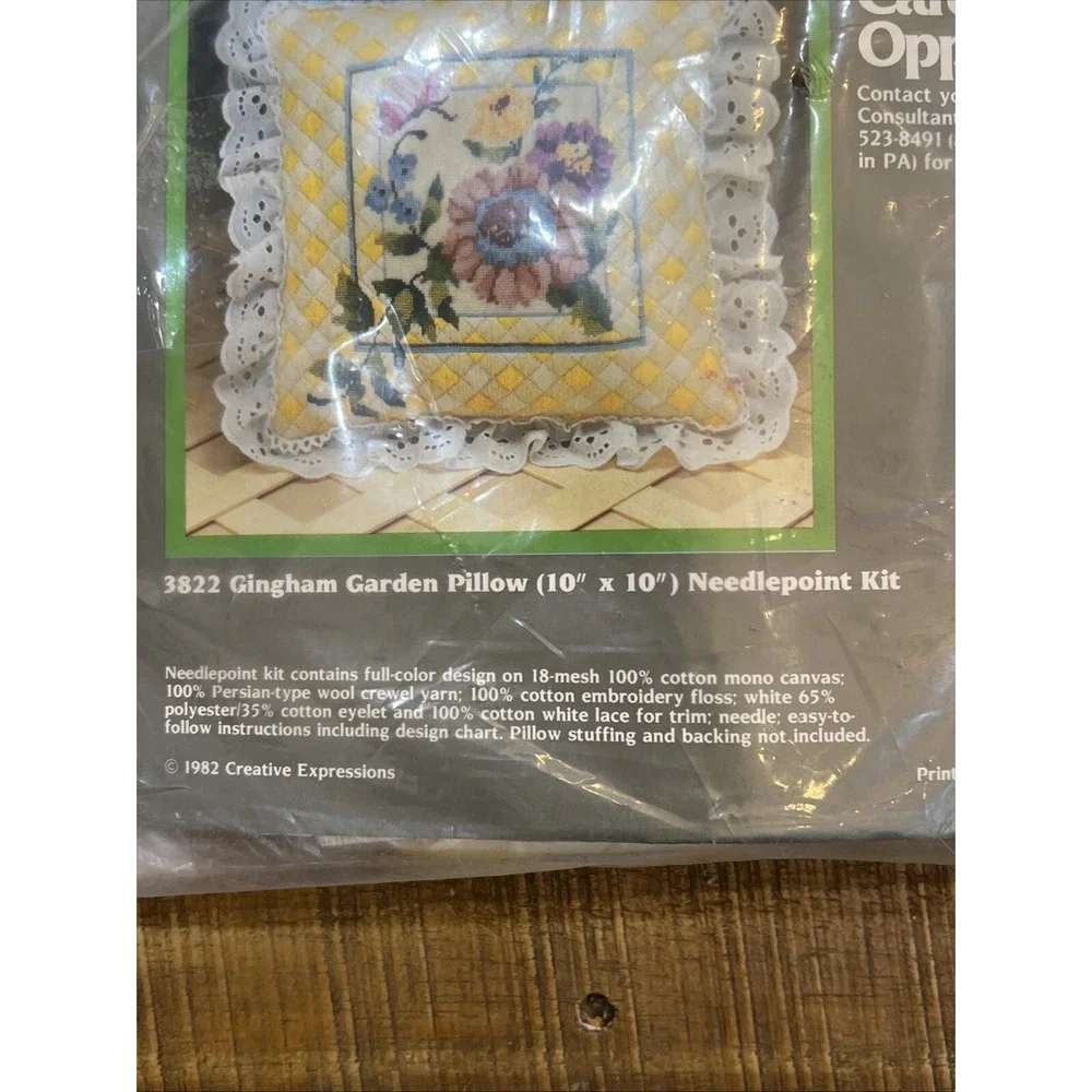 Two Creative Expressions Gingham Garden Pillows Needlepoint Kit 3822 Vtg 1982